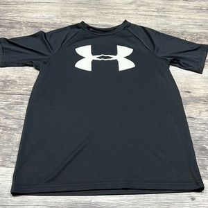 Black Under Armour tee